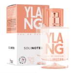 Un flacon transparent de Solinotes Eau De Parfum Ylang 50 ml pour Femme avec un coffret assorti, tous deux affichant des accents et un texte de couleur pêche. Le flacon de 50 ml est étiqueté "Made in France". Dakar