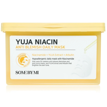 Un contenant jaune étiqueté "Some By Mi Yuja Masque Quotidien Anti Imperfections à la Niacine 30 pièces" contient de la niacinamide, de l'extrait de yuja et de l'arbutine pour éclaircir et apaiser la peau. Dakar