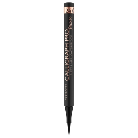 L'Eyeliner Calligraph Pro Précision 24h Mat Waterproof 010 Noir Intense (1,2 ml) de Catrice est un eyeliner liquide noir doté d'une pointe feutre fine et pointue et d'accents métalliques or rose sur le capuchon et la marque. Dakar