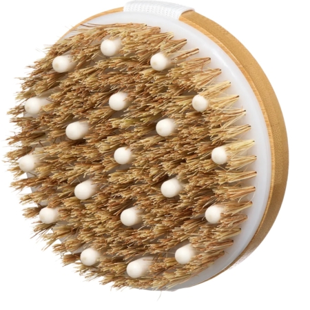 Une brosse sèche ronde pour le corps avec des poils naturels et de multiples nœuds de massage blancs, dotée d'un dos en bois et d'une sangle en tissu blanc pour une prise en main facile. Dakar
