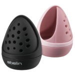 Deux porte-éponges Ebelin Porte œufs de Maquillage 1 pièce - l'un noir avec l'impression "ebelin" et l'autre rose, tous deux avec des trous d'aération - sont présentés côte à côte sur un fond blanc. Dakar