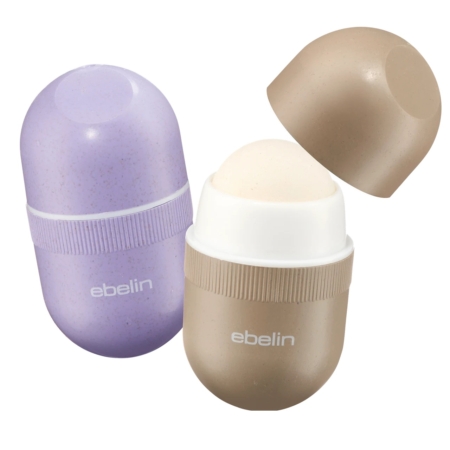 Deux déodorants solides de marque Ebelin dans des contenants arrondis en forme de capsule ; l'un est de couleur lavande avec un bouchon fermé, l'autre est de couleur beige avec le bouchon enlevé, révélant le déodorant blanc à l'intérieur. Dakar
