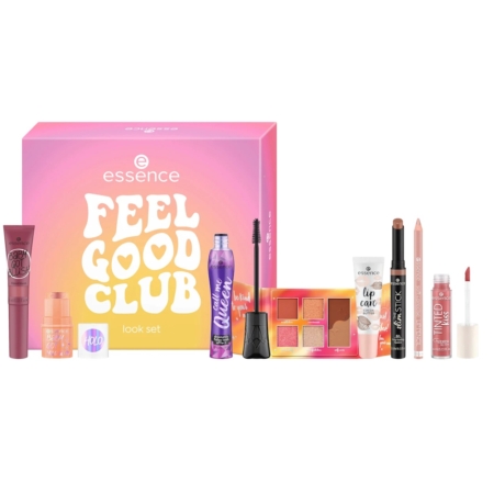 L'Ensemble de Maquillage Make Up Feel Good Club d'Essence comprend un mascara, un rouge à lèvres, un gloss, un crayon à lèvres, un blush, une palette et une crème pour le visage, disposés devant une boîte rose et orange "Feel Good Club". Dakar
