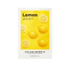 L'emballage jaune et blanc de Missha Airy Fit Masque en Tissu Citron Teint Terne 19 ml présente le texte "Lemon", des images de citrons entiers et en tranches, un texte en coréen en dessous et la marque "Missha" au bas de l'emballage. Dakar