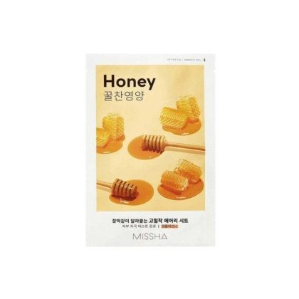 Un paquet de Missha Airy Fit Masque en Tissu Rafraîchit et Lisse la Peau 19 ml, avec des images de nid d'abeille et de louche en bois sur fond blanc, comporte des textes en anglais et en coréen sur son emballage. Dakar