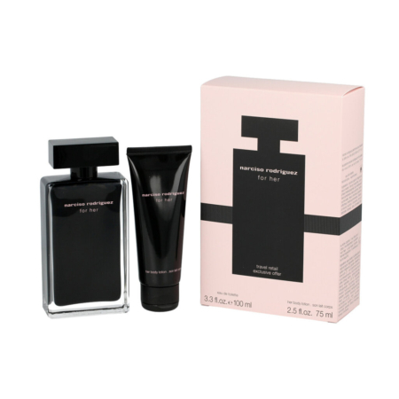 Coffret cadeau Narciso Rodriguez For Her composé d'une boîte noire et rose, d'un flacon rectangulaire de parfum Narciso Rodriguez For Her et d'un tube de lotion pour le corps noir assorti, disposés côte à côte. Dakar