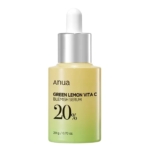 Un flacon compte-gouttes étiqueté "Anua Sérum Éclaircissant Anti Imperfections Vita C au Citron Vert 20ml" avec un design dégradé de jaune à vert et un bouchon argenté métallique. Le flacon contient 20 ml (0,70 oz) de sérum. Dakar