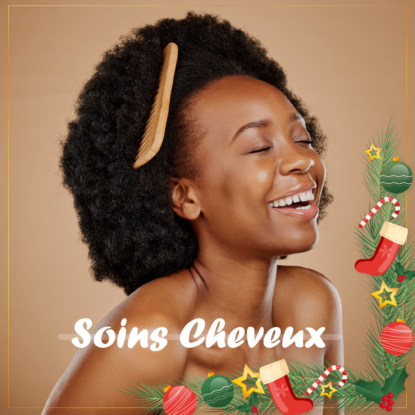 Une femme souriante avec des cheveux afro naturels et un peigne en bois se tient sur un fond beige avec une bordure festive de Noël. Le texte "Soins Cheveux" et le logo Univers Cosmetix apparaissent en bas. Dakar