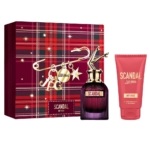 Un coffret de parfum Scandal Intense avec une boîte à carreaux rouges, un flacon de parfum violet foncé avec un bouchon doré en forme de jambes, et un tube de lotion pour le corps rose assorti, tous deux étiquetés "Scandal Intense". Dakar