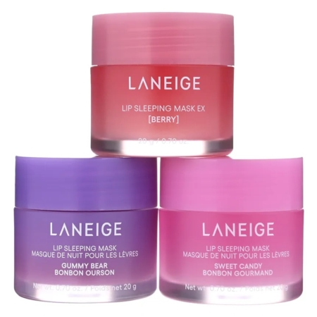 Trois pots Laneige Trio de Masques de Nuit pour les Lèvres Baies, Bonbon et Ourson Gélifié de 3x20g en rose, violet et lavande sont empilés sur un fond blanc. Dakar