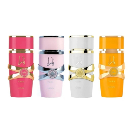 Quatre flacons de parfum colorés - rose, rose pâle, blanc et orange - chacun avec des accents dorés ou argentés et un médaillon rond sur le devant, présentés côte à côte sur un fond blanc. Dakar