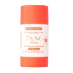 Un tube orange de déodorant naturel étiqueté "Musc Intime", avec un texte sur son parfum de pêche et ses ingrédients d'origine naturelle, avec des éléments de design blancs et de couleur pêche. Dakar