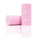 Deux bâtons cylindriques roses Musc Intime Déodorant Solide Musc Blanc 50g sont présentés, l'un debout et l'autre couché. L'emballage comporte un texte blanc et des graphiques en forme de cœur, créant ainsi un look doux et féminin. Dakar