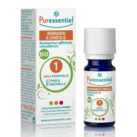 Un flacon de 10 ml d'huile essentielle Puressentiel étiqueté "Romarin à Cinéole" se trouve à côté de sa boîte, qui présente la même image de marque, l'illustration botanique et les étiquettes vertes "BIO" et "Pure & Naturelle". Dakar