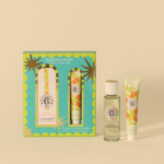 Un coffret cadeau Roger & Gallet avec un emballage floral, comprenant une boîte contenant une crème pour les mains et un petit flacon de parfum étiqueté "Fleur d'Osmanthus", présenté à côté des mêmes articles à l'extérieur de la boîte. Dakar