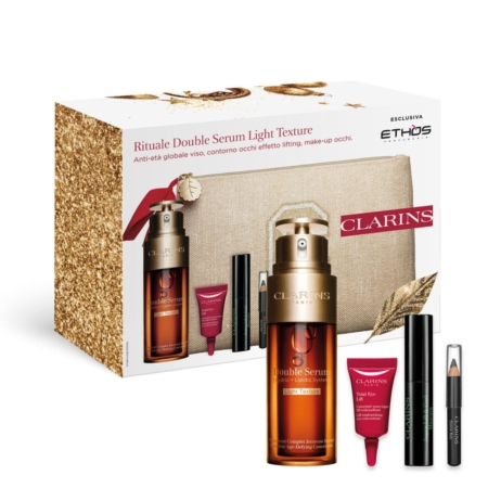 Coffret cadeau Clarins dans une boîte or et blanche, comprenant le Double Sérum, le Total Eye Lift, le mascara noir, le crayon pour les yeux et une pochette cosmétique beige. Les logos de la marque et les touches d'or sont visibles sur l'emballage. Dakar
