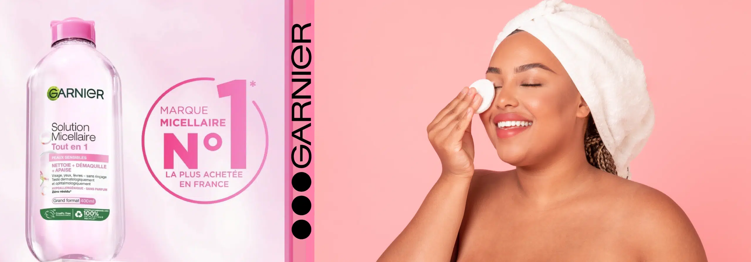 Une femme souriante, une serviette sur la tête, se nettoie le visage à l'aide d'un coton. À côté d'elle se trouve l'eau micellaire Garnier, présentée par Univers Cosmetix, avec un texte en français soulignant qu'il s'agit de l'eau micellaire numéro un en France. Dakar