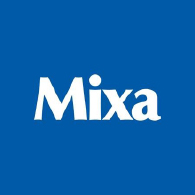 Logo "Mixa" blanc en caractères gras avec empattement, centré sur un fond bleu uni. Dakar