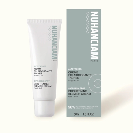 Un tube blanc de Cerave Sérum Illuminateur à la Vitamine C Skin Renewing, 30 ml. Dakar