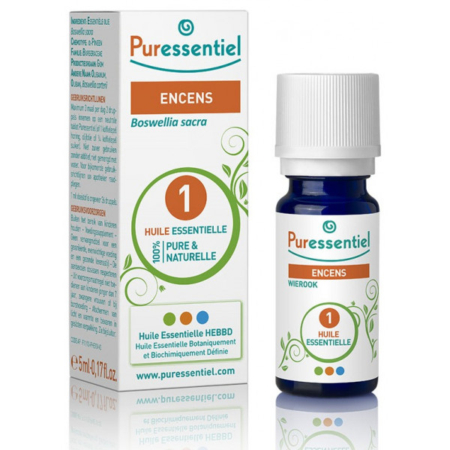 Un flacon bleu de Puressentiel Huile Essentielle Encens 5ml se trouve à côté de sa boîte, qui comporte des accents verts, orange et bleus et souligne "100% pure & naturelle". Dakar