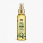 Un flacon pulvérisateur transparent d'African Pride Olive Miracle Heat Protection & Shine Mist avec un bouchon doré et une étiquette verte, comportant des graphiques d'olives et un texte soulignant les avantages de l'anti-casse et des soins de qualité salon. Dakar