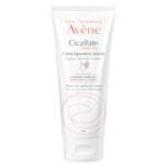 Tube blanc d'Avène Cicalfate Repair Barrier Cream pour les mains, avec un texte rouge et bleu et un graphisme minimaliste, conçu pour les mains très sèches et irritées. Dakar