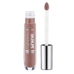 Essence Lipgloss Extreme Shine Volume 17 Mocha Mingle 5 ml dans une teinte brun nude est présenté avec le capuchon enlevé et le bâtonnet applicateur debout à côté. Dakar