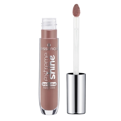 Essence Lipgloss Extreme Shine Volume 17 Mocha Mingle 5 ml dans une teinte brun nude est présenté avec le capuchon enlevé et le bâtonnet applicateur debout à côté. Dakar