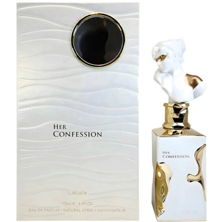 Un coffret de parfum blanc et or étiqueté "Her Confession" se trouve à côté d'un flacon de parfum assorti, surmonté d'un buste sculpté blanc et or. La boîte est ornée de motifs ondulés en relief et d'un grand cercle noir et or. Dakar