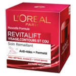 Une boîte rouge et rose de la crème pour le visage Revitalift de L'Oréal Paris, avec un texte sur les avantages antirides et raffermissants pour le visage, les contours et le cou avec du pro-rétinol et de la vitafibrine. Dakar