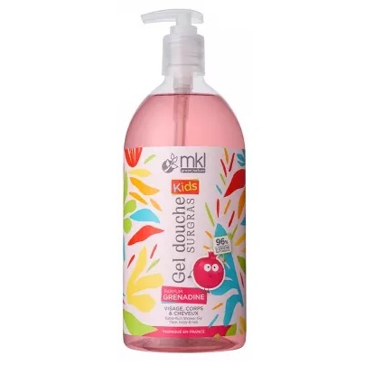 Un flacon pompe transparent de gel douche MKL Kids Gel Douche Surgras, parfum grenadine, avec un liquide rose et une étiquette colorée à motif de feuilles avec une grenade en dessin animé. Dakar