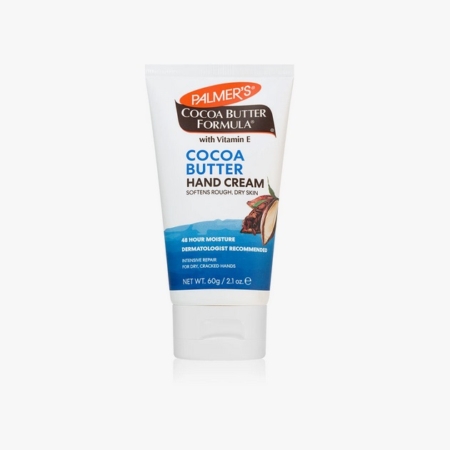 Tube blanc de la crème pour les mains Palmer's Cocoa Butter Formula avec vitamine E, avec un texte bleu et marron et une image de fève de cacao sur le devant. Le tube contient 60g (2.1 oz) de produit. Dakar