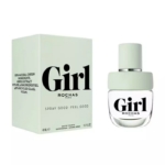 Un flacon de parfum étiqueté "Girl Rochas" se trouve à côté de sa boîte vert clair assortie, qui affiche un texte sur les ingrédients d'origine naturelle, la formule végétalienne et le verre recyclé. Dakar