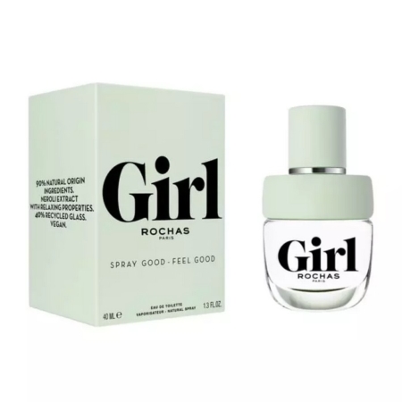 Un flacon de parfum étiqueté "Girl Rochas" se trouve à côté de sa boîte vert clair assortie, qui affiche un texte sur les ingrédients d'origine naturelle, la formule végétalienne et le verre recyclé. Dakar
