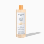 Une bouteille transparente de Byphasse Solution Micellaire avec Vitamine C, étiquetée comme un nettoyant pour le visage 4 en 1. Le flacon est de 500 ml, avec des accents et un texte orange, debout sur un fond blanc. Dakar