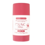 Bâton cylindrique rose et blanc de déodorant naturel étiqueté "Musc Intime" avec un texte en français, avec un doux parfum de litchi et des ingrédients d'origine naturelle. Dakar