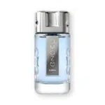 Un flacon de parfum en verre transparent avec un liquide bleu clair à l'intérieur, doté d'un bouchon argenté brillant et d'une étiquette argentée sur le devant indiquant "amaze AJMAL". Le flacon est photographié sur un fond blanc. Dakar