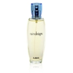 Un flacon en verre transparent du parfum Ajmal Raindrops avec un bouchon bleu, rempli d'un liquide jaune clair. L'étiquette indique "raindrops" en minuscules et "AJMAL" en bas. Le fond est blanc uni. Dakar