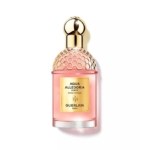 Un flacon rose de Guerlain Aqua Allegoria Forte Rosa Rossa Eau de Parfum 125ml avec un bouchon en nid d'abeille doré et une étiquette dorée, présenté sur un fond blanc. Dakar