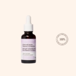 Un flacon compte-gouttes en verre brun étiqueté "Aroma Zone Anti Taches Oléosérum Vitamine C et Glabridine Peau Terne 30ml" est posé sur un fond beige clair, à côté d'un tampon rond indiquant "100% Pure et Naturelle". Dakar