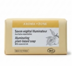 Le savon Aroma ZoneSavon Végétal Illuminateur aux Huiles Essentielles 100g est de couleur beige, avec un décor d'agrumes, un texte bilingue, "Made in France", et un logo "Certified BIO" pour ce savon aux huiles essentielles d'origine végétale. Dakar