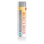 Tube de 4,25 g de Burt's Bees Lip Care Baume pour Lèvres Sèches avec un bouchon jaune et une étiquette blanche comportant un texte rouge et bleu, le logo Burt's Bees et une icône de goutte d'eau. Dakar