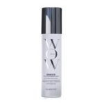 Un flacon blanc avec un bouchon argenté brillant, étiqueté "WOW Dream Filter", spray capillaire conçu pour les cheveux colorés. L'étiquette frontale affiche la marque et les détails du produit en noir et en argent. Dakar