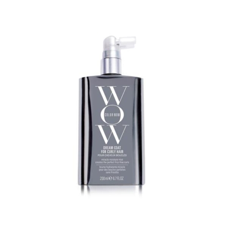 Une bouteille de spray Color Wow Dream Coat pour cheveux bouclés, de couleur grise, rectangulaire, avec un bouchon de pompe et un texte blanc sur le devant, contenant 200 ml (6,7 fl oz) de produit. Dakar