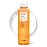 Un flacon de Cosrx Vital 5 Pdrn B5 Lotion Tonique Apaisante et Réparatrice de 280 ml se tient debout devant une éclaboussure de liquide clair, son étiquette indiquant les avantages d'un soin apaisant, réparateur et revitalisant. Dakar