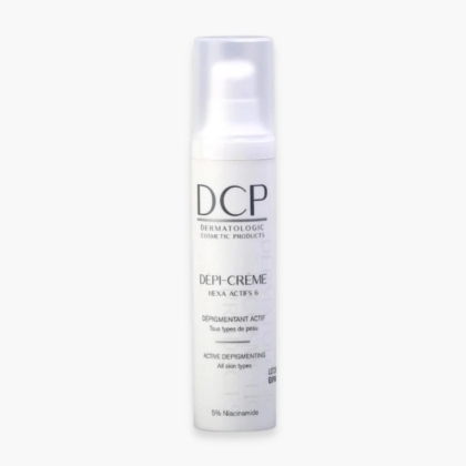 Un flacon blanc de 50 ml de DCP Dépi Crème Hexa Actifs 6 Dépigmentant avec un bouchon transparent, étiqueté "Dermatologic Cosmetic Products", contient 5% de niacinamide et convient à tous les types de peau pour une dépigmentation active. Dakar