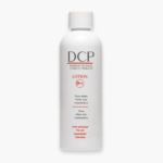 Un flacon blanc de DCP DS+Lotion États Pélliculaires 100ml avec un texte rouge et gris, conçu pour les pores, les points noirs et les imperfections. Le flacon est muni d'un bouchon blanc. Dakar