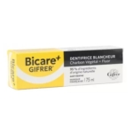 Une boîte de 75 ml de dentifrice blanchissant Bicare+ Gifrer au charbon et au fluor. L'emballage est jaune, blanc et noir et met en valeur les ingrédients naturels et le goût de menthe. Dakar