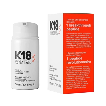Un flacon blanc de K18 Masque capillaire réparateur moléculaire soin sans rinçage 50ml est placé à côté de sa boîte, qui présente le peptide révolutionnaire en anglais et en français. Dakar