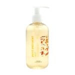 Un flacon pompe transparent étiqueté "Petit Président" avec un texte jaune et des illustrations ludiques orange, contenant un savon liquide jaune clair de Madame La Présidente. Dakar